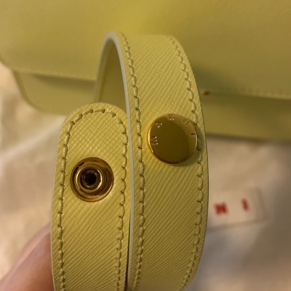 Marni yellow saffiano medium trunk bag - Picture 4 of 8